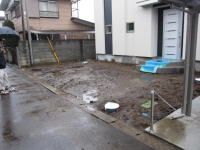 新築の建物の外構工事の着工前